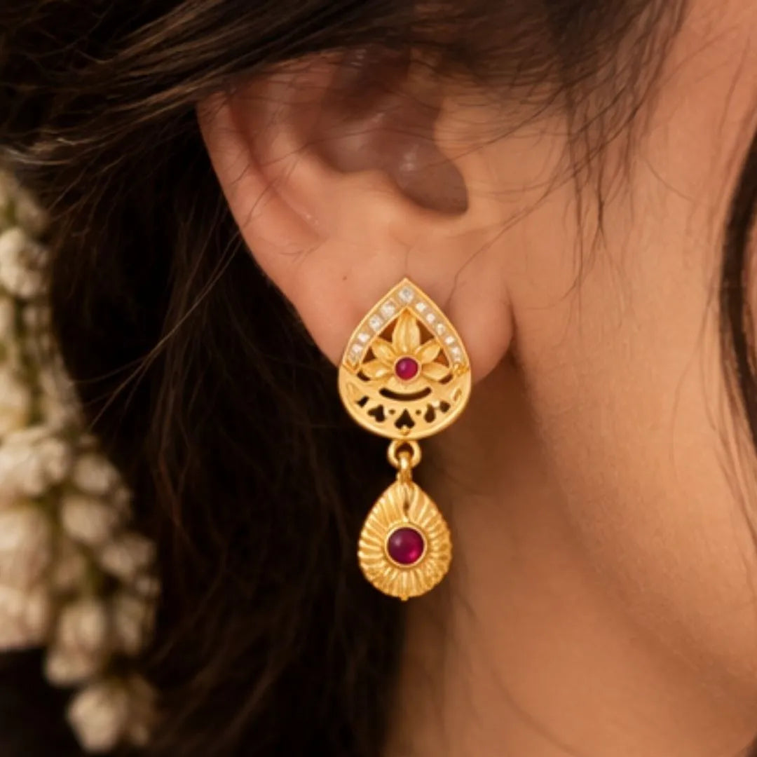 Gold Teardrop Pendant Chain & Earrings Set