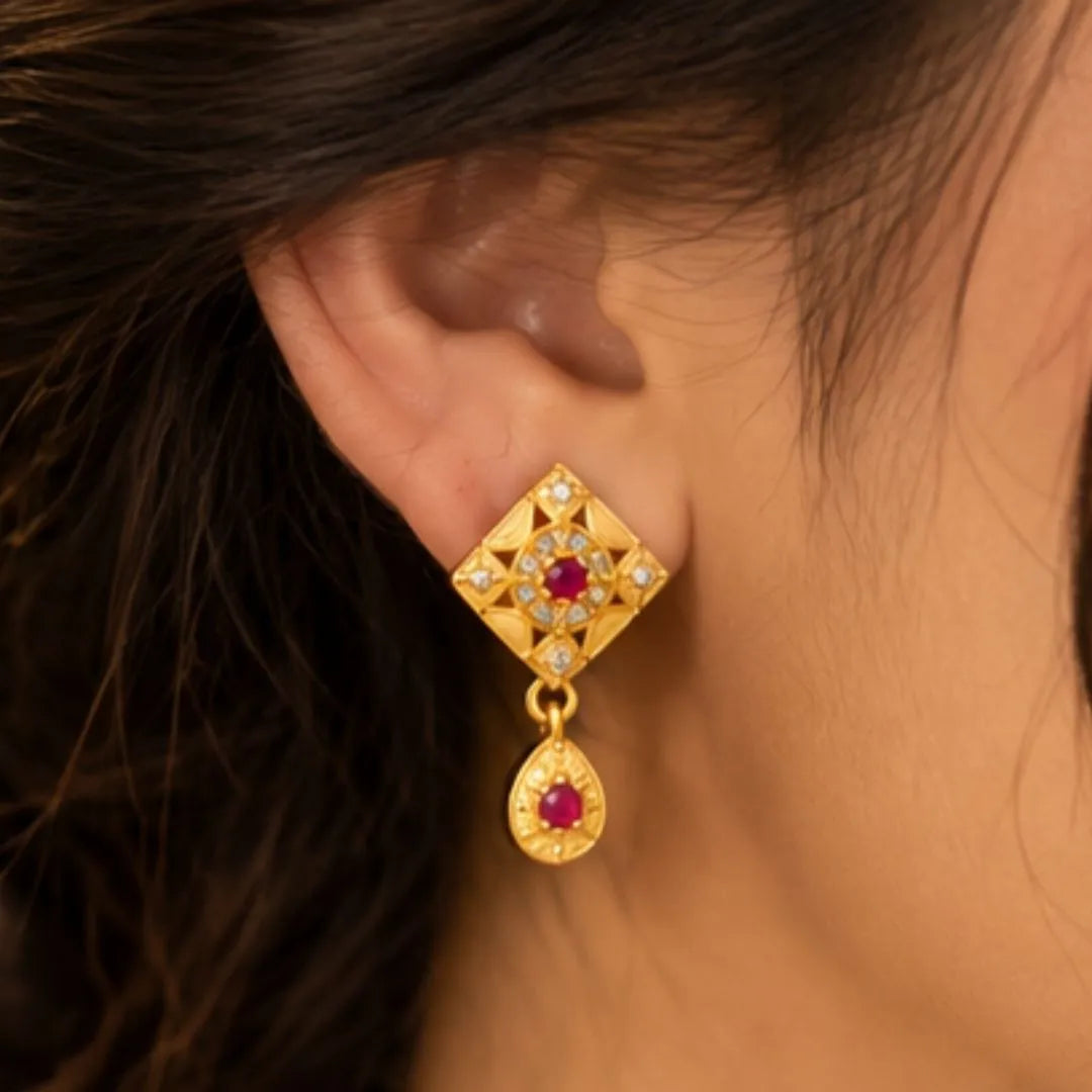 Gold Diamond-Shaped Pendant Chain & Earrings Set