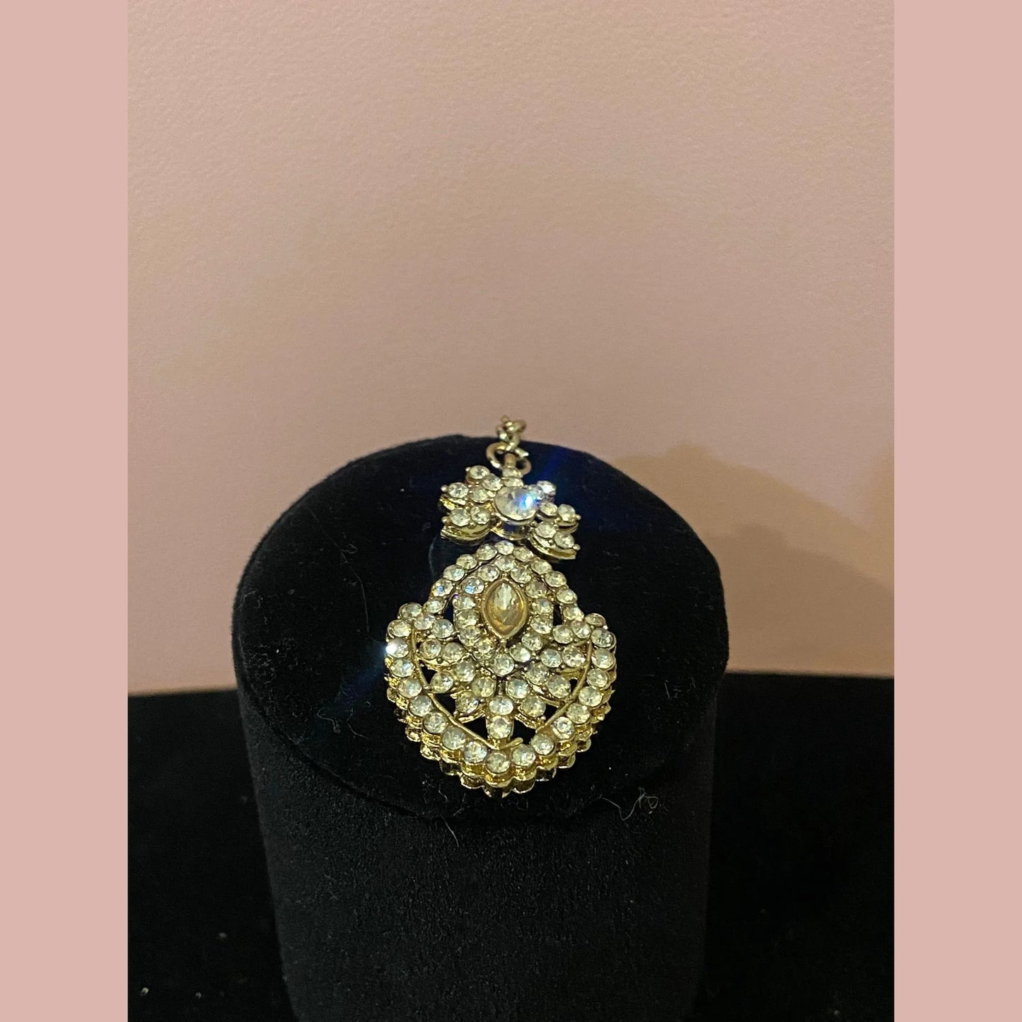 Gold stone chain with earrings and maang tikka