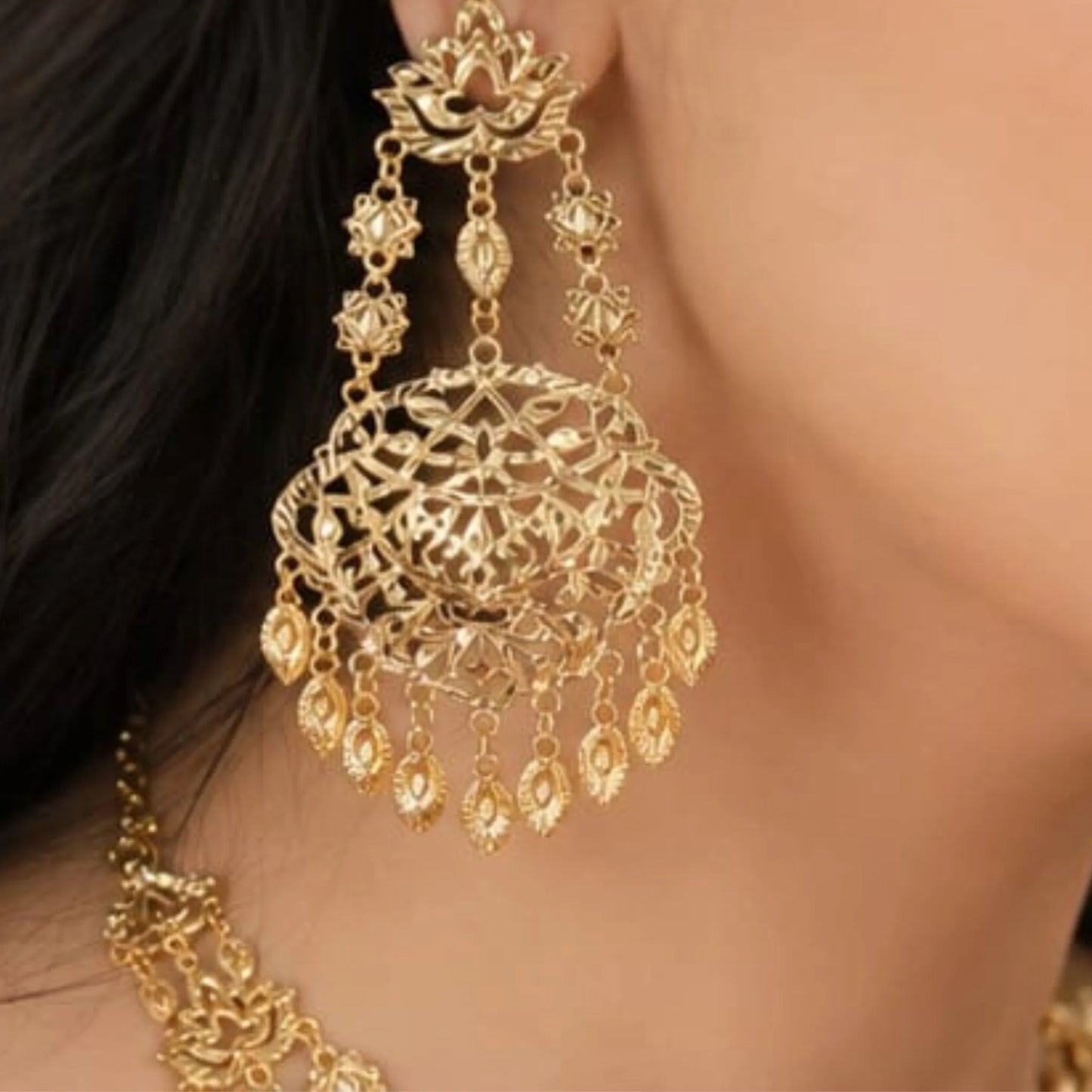 Traditional Bridal Necklace Set with Side Passa