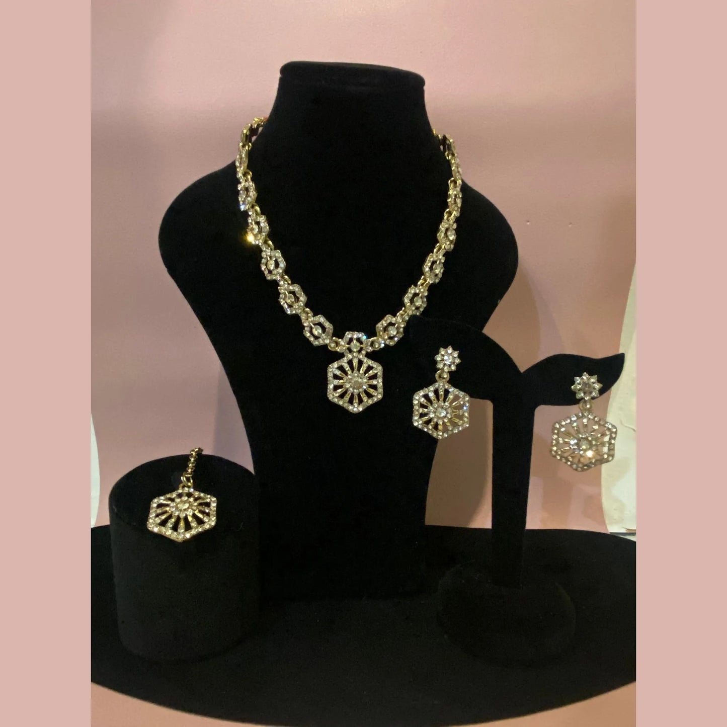 Muted Gold Tone Necklace Set with Earrings & Maang Tikka