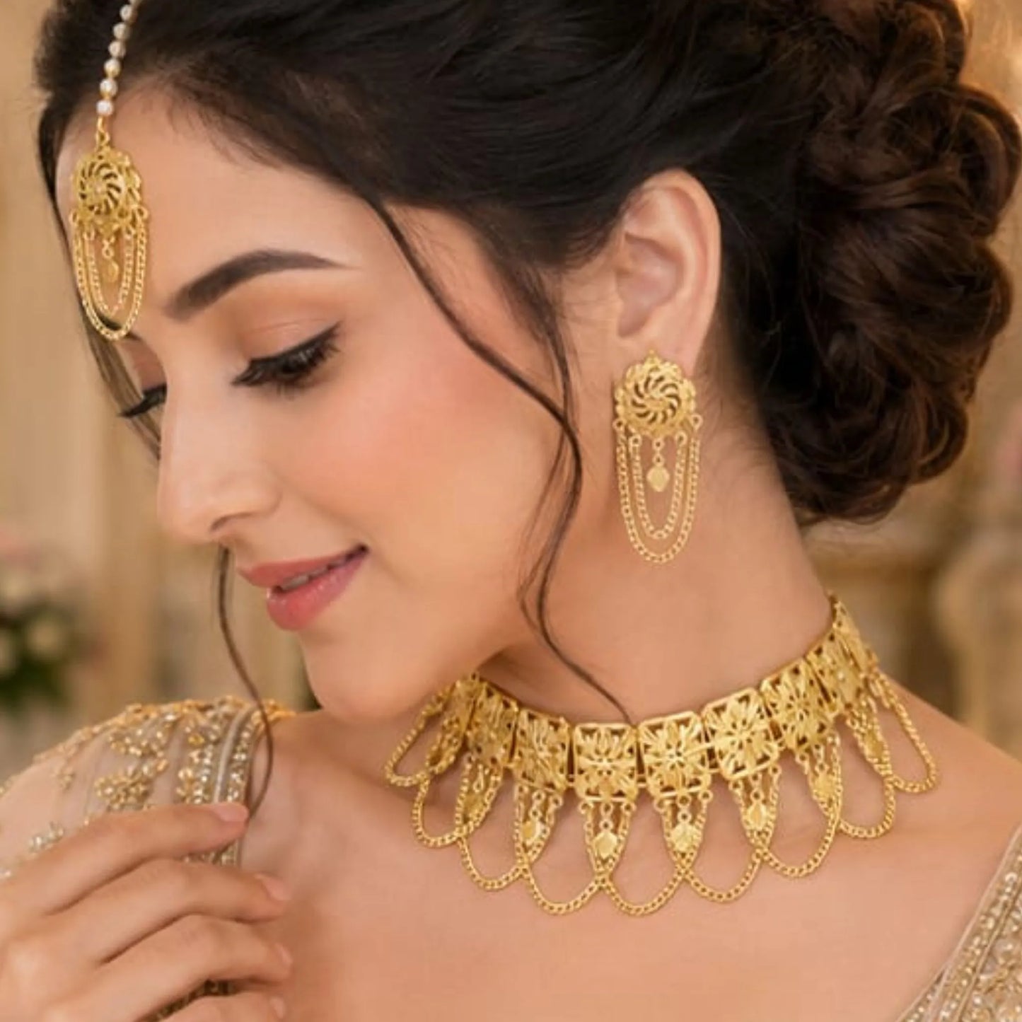 Traditional Gold-Tone Choker Set with Tikka