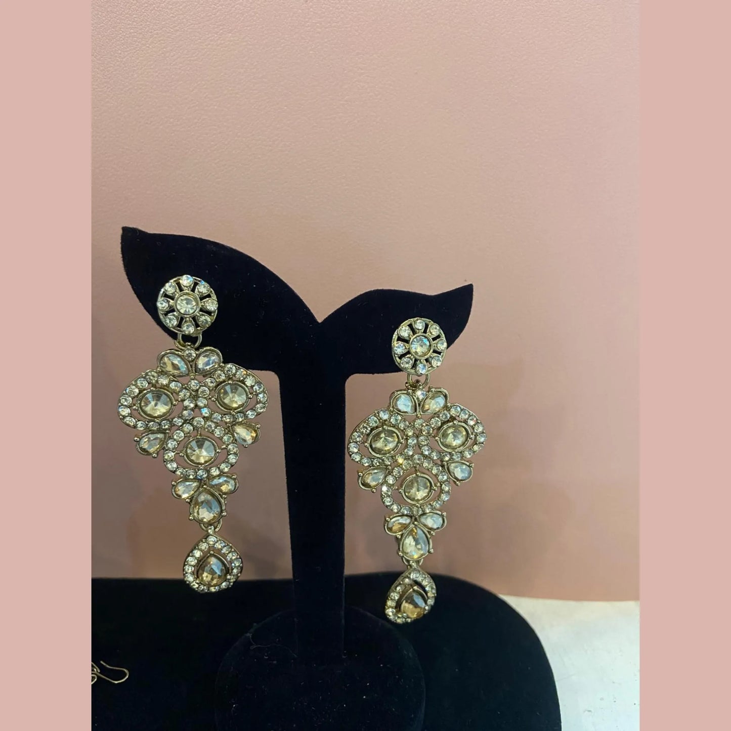 Golden necklace with peach stones