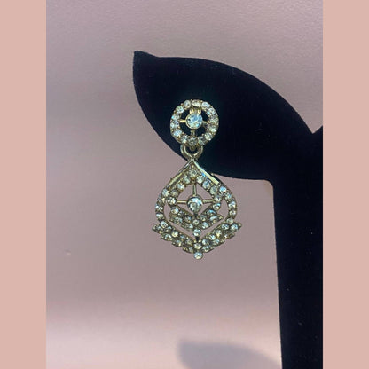 Gold Tone Necklace Set with Earrings & Maang Tikka