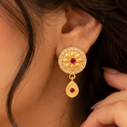 Gold Round Pendant Chain & Earrings Set