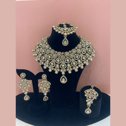 Golden necklace with peach stones