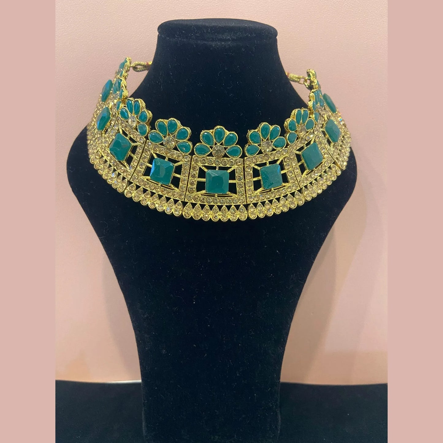 Green Emerald Stone Choker Necklace Set with Earrings & Maang Tikka