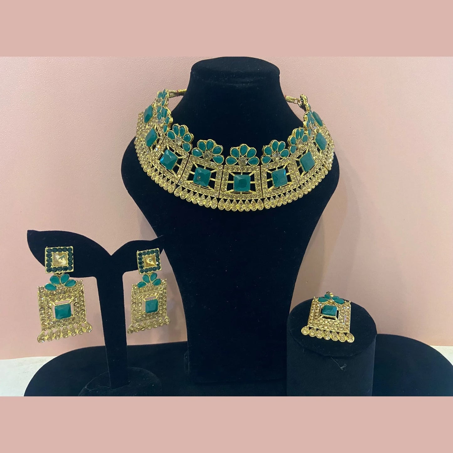 Green Emerald Stone Choker Necklace Set with Earrings & Maang Tikka