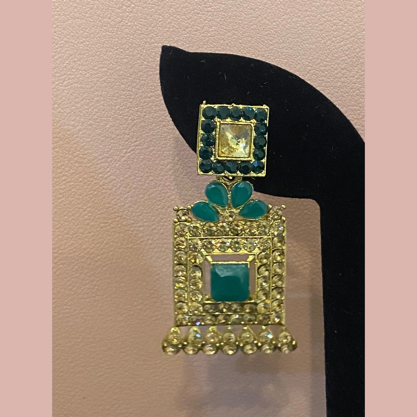 Green Emerald Stone Choker Necklace Set with Earrings & Maang Tikka