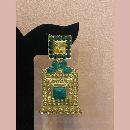 Green Emerald Stone Choker Necklace Set with Earrings & Maang Tikka