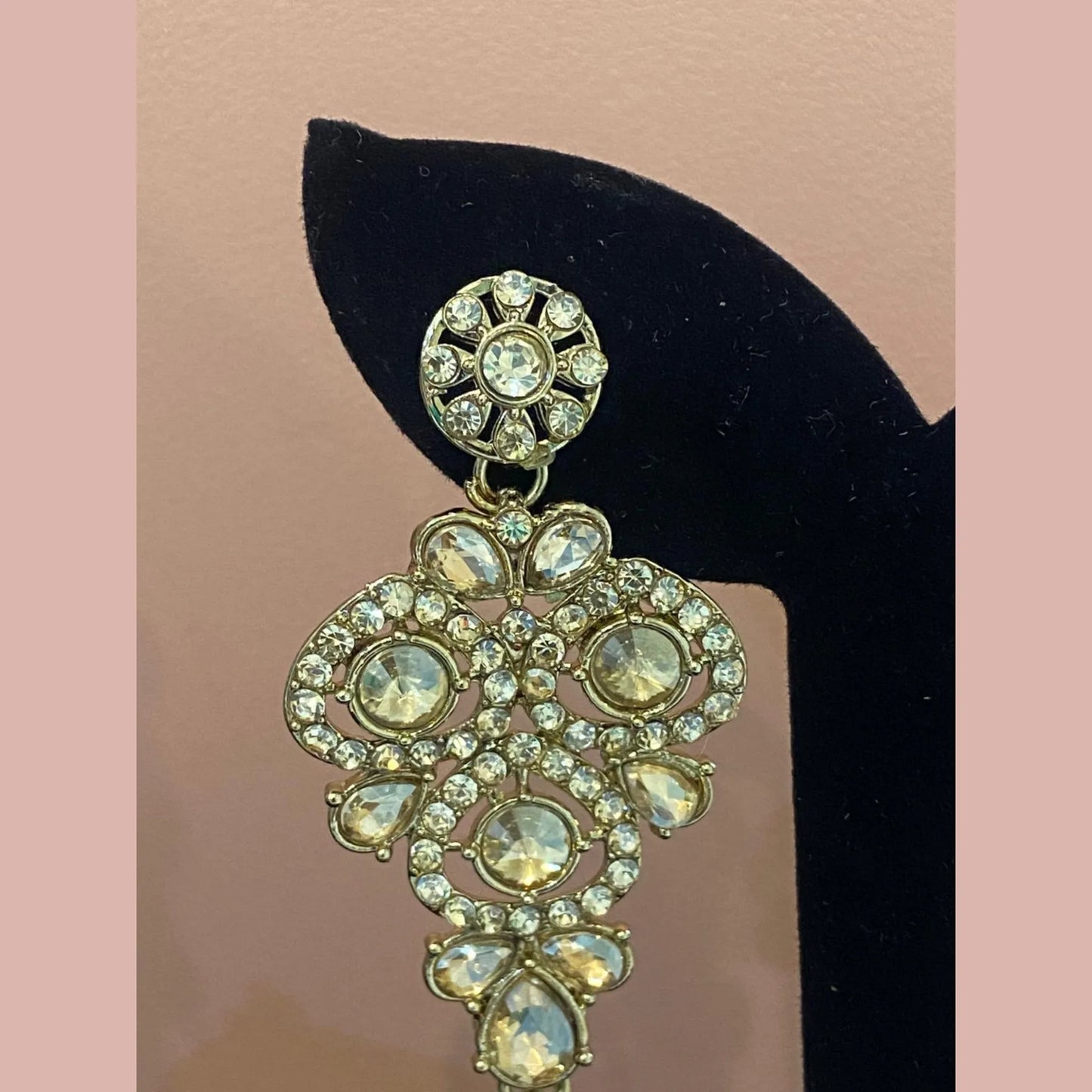 Golden necklace with peach stones