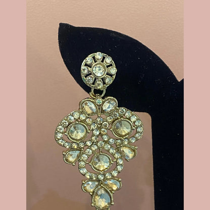 Golden necklace with peach stones