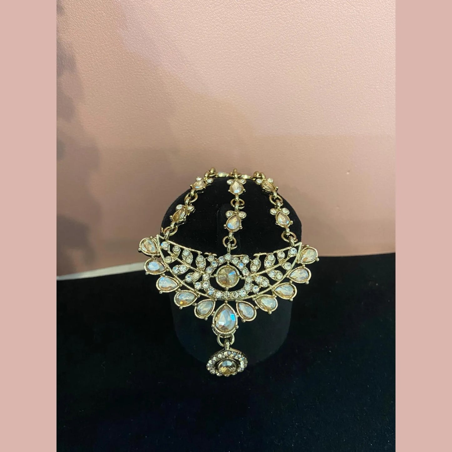 Golden necklace with peach stones