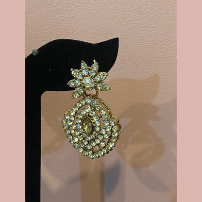 Gold stone chain with earrings and maang tikka