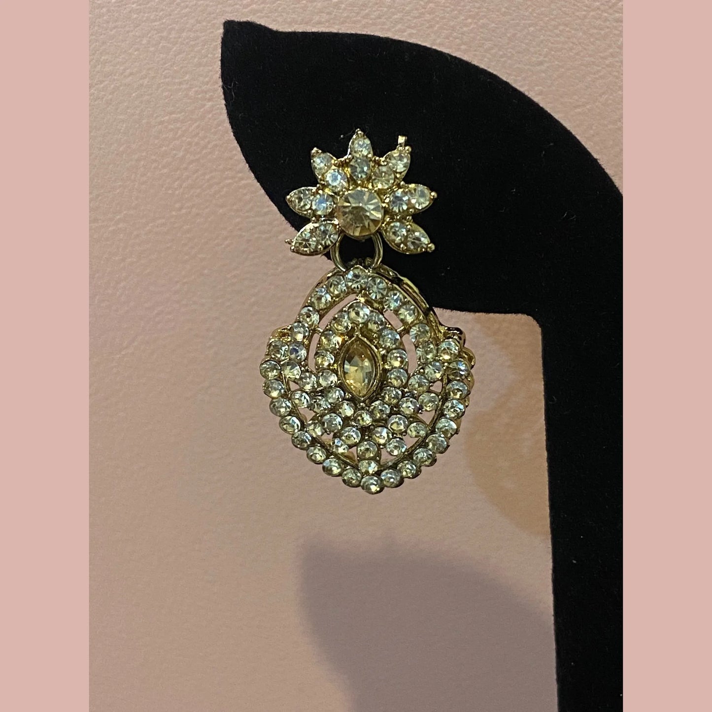 Gold stone chain with earrings and maang tikka