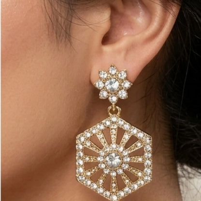 Muted Gold Tone Necklace Set with Earrings & Maang Tikka
